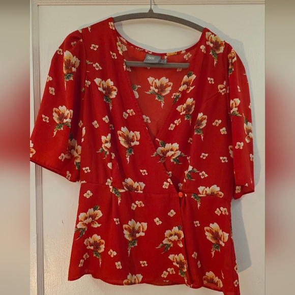 ASOS Red Cream Floral Blouse with Short Sleeves Size 6 LIKE NEW - Picture 1 of 5